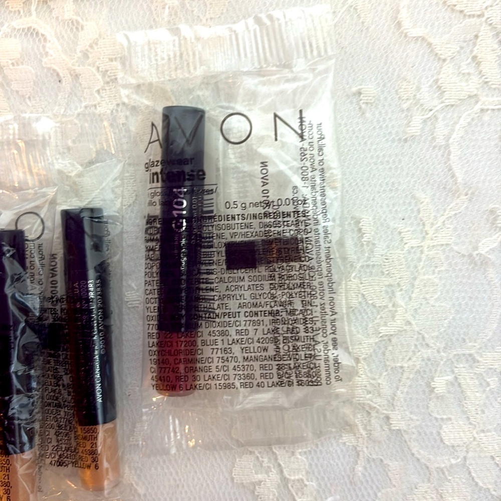 Mini Makeup Assortment Bundle - Picture 5 of 6